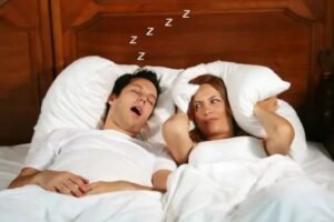 How to stop snoring naturally at home